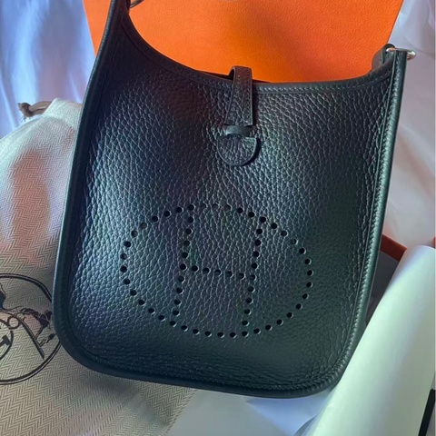 Hermès Evelyne 16 黑色小牛皮