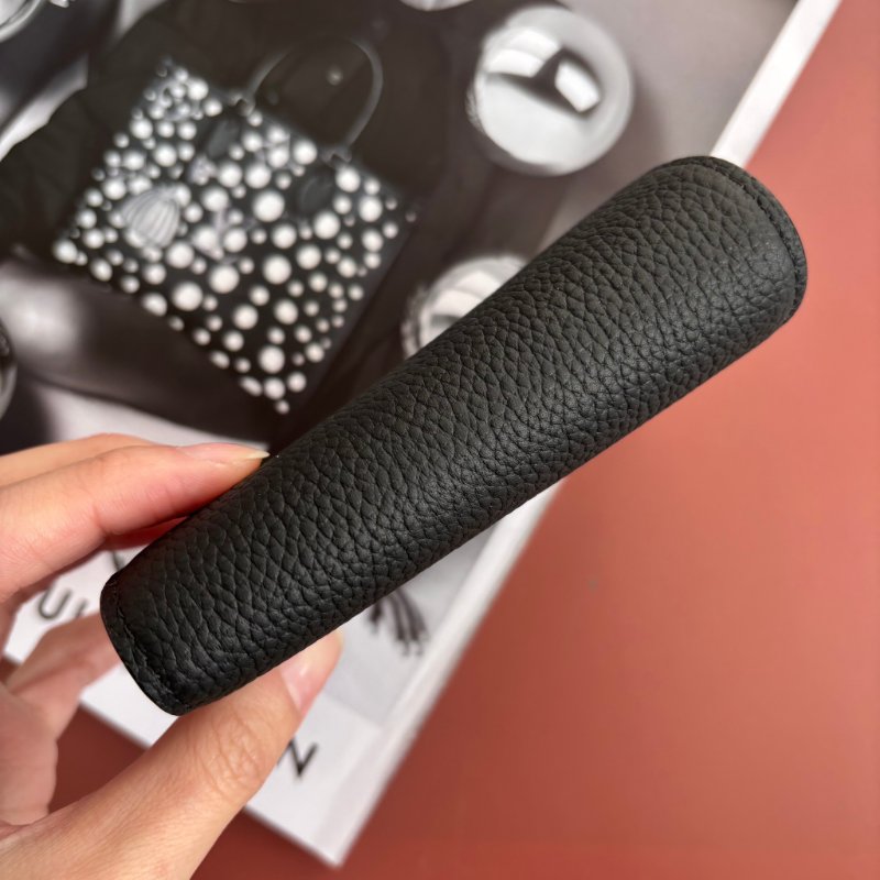 ::LOUIS VUITTON:: LV M26250 Victor 錢包 黑色蠟面小牛皮 皮革三摺短夾-3