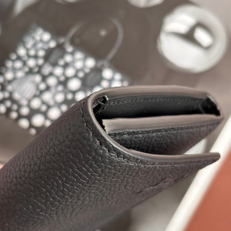 ::LOUIS VUITTON:: LV M26250 Victor 錢包 黑色蠟面小牛皮 皮革三摺短夾-9