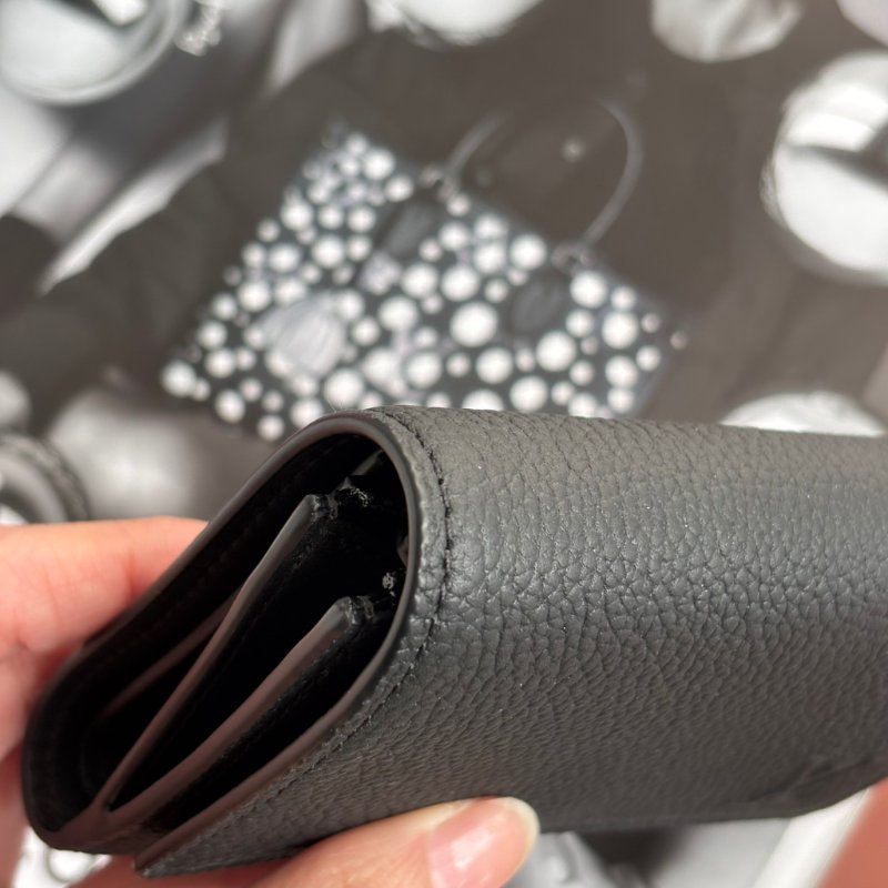 ::LOUIS VUITTON:: LV M26250 Victor 錢包 黑色蠟面小牛皮 皮革三摺短夾-10