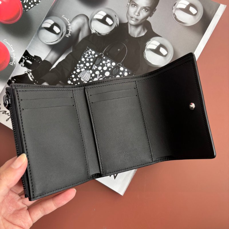 ::LOUIS VUITTON:: LV M26250 Victor 錢包 黑色蠟面小牛皮 皮革三摺短夾-13