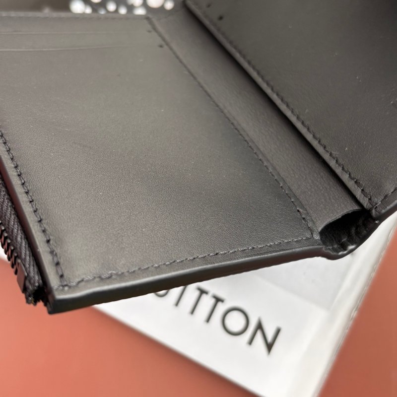 ::LOUIS VUITTON:: LV M26250 Victor 錢包 黑色蠟面小牛皮 皮革三摺短夾-18