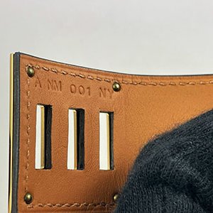 *奢華大道國際精品*【H0434】HERMES黑色鱷魚皮 KELLY DOLL 寬版手環-2