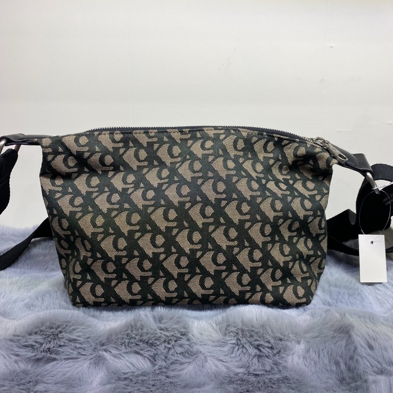 全新閒置品 Calvin Klein 滿版帆布側背包-7