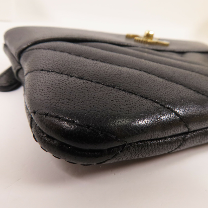 CHANEL 牛皮皮革Mini Pouch金扣手拿包-6