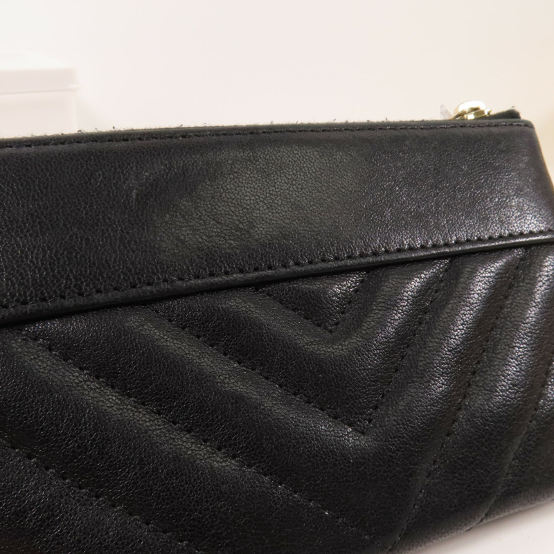 CHANEL 牛皮皮革Mini Pouch金扣手拿包-10