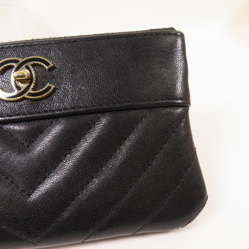 CHANEL 牛皮皮革Mini Pouch金扣手拿包-12