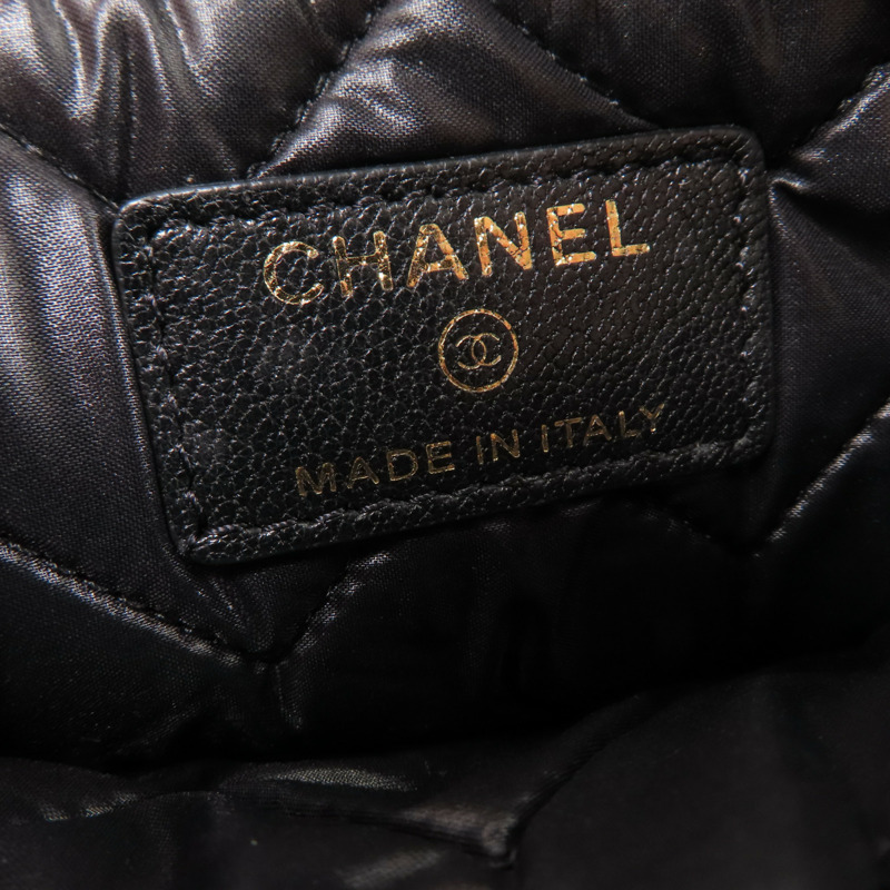 CHANEL 牛皮皮革Mini Pouch金扣手拿包-14