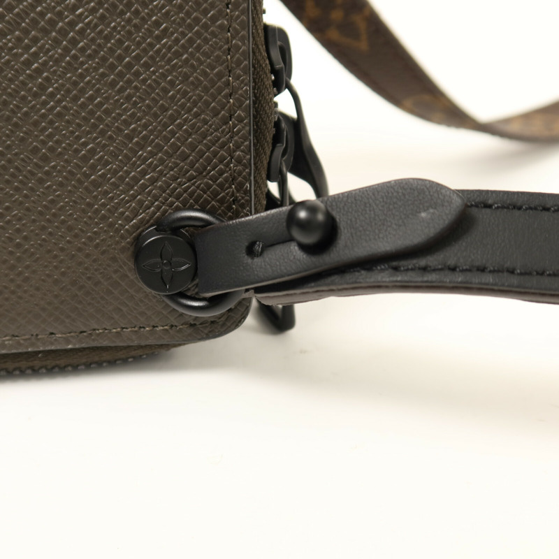 LOUIS VUITTON Taigarama Phone Box肩背袋-9