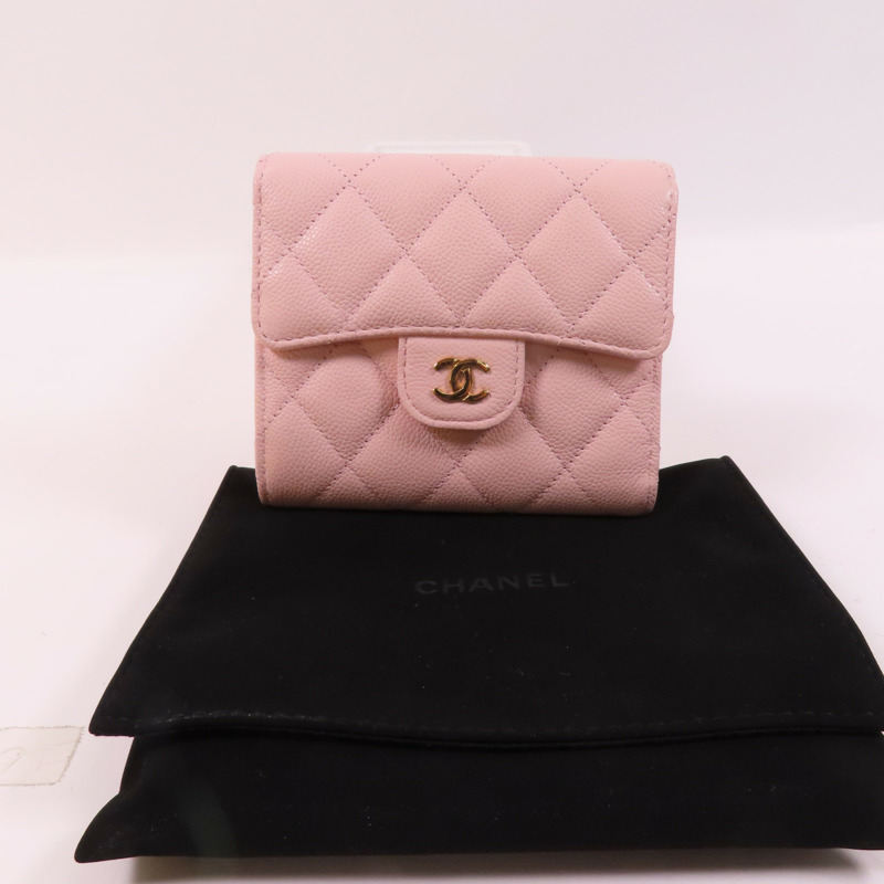 CHANEL 牛皮皮革Compact Flap Wallet金扣短錢包-12