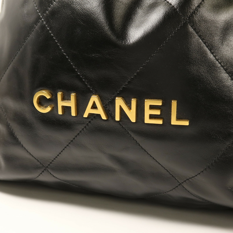 CHANEL 牛皮皮革22 Backpack金扣鏈帶背包-8