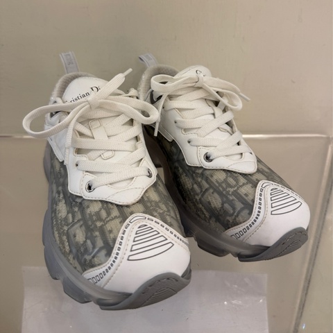 Dior 超美的休閒鞋 重點好穿