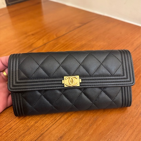 CHANEL 黑荔枝金BOY釦式長夾