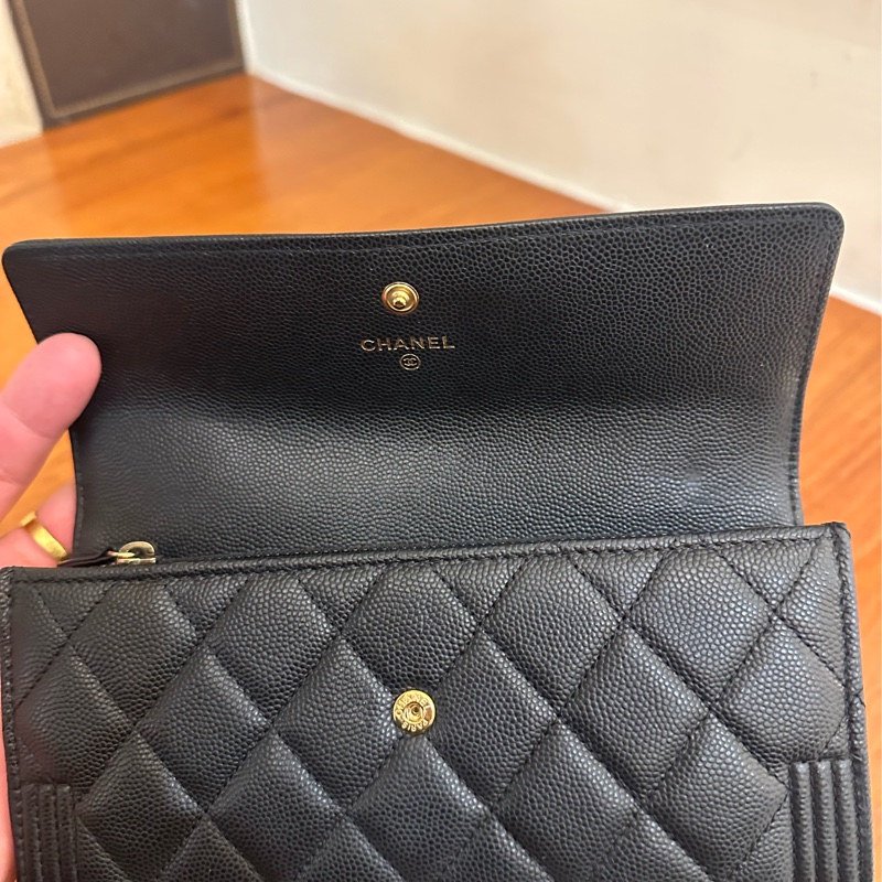 CHANEL 黑荔枝金BOY釦式長夾-19