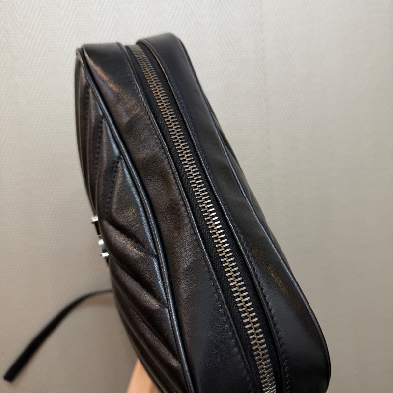 YSL 黑牛皮V型紋霧銀釦流蘇斜背相機包-3