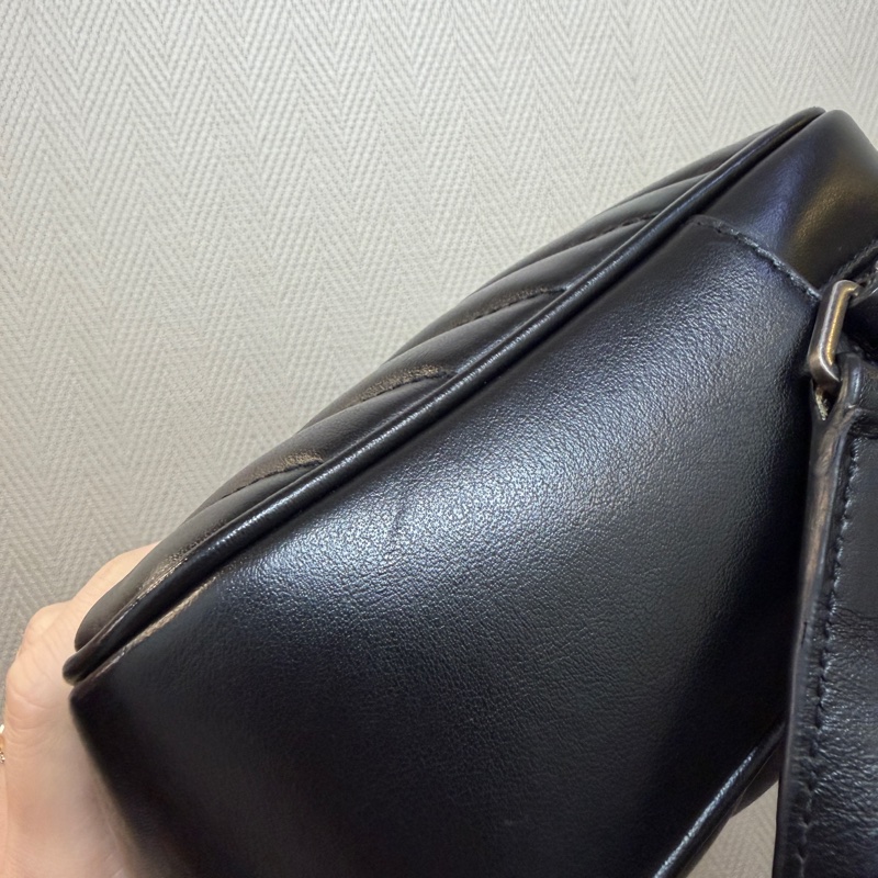 YSL 黑牛皮V型紋霧銀釦流蘇斜背相機包-5