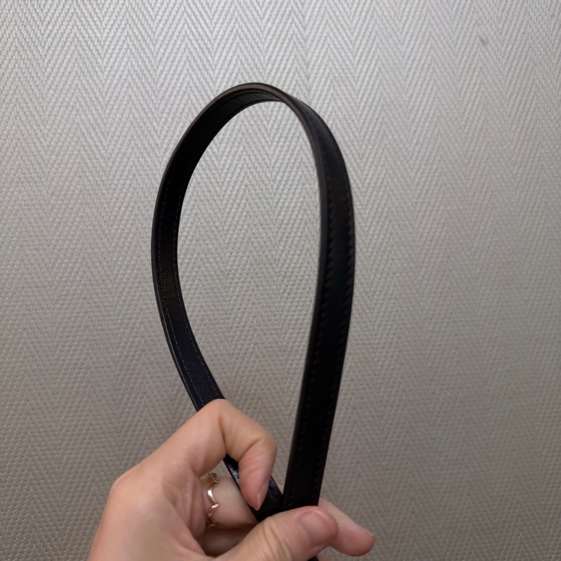 YSL 黑牛皮V型紋霧銀釦流蘇斜背相機包-12