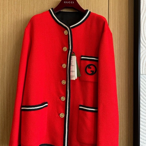 閒置新Gucci 古馳 雙G金扣刺繡大logo 羊毛開衫 外套 夾克 富家千金風 洋氣小姐姐必備 女款 尺碼：36碼/胸圍100衣長66  40碼/胸圍104衣長68 。