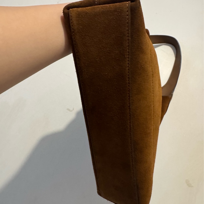 COACH Brooklyn 28 麂皮磁吸肩背包（咖啡色）-4