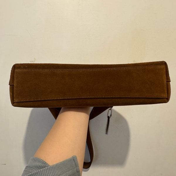 COACH Brooklyn 28 麂皮磁吸肩背包（咖啡色）-8