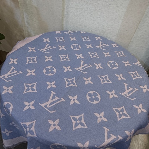 LV 淺藍粉大Logo羊毛絲質方巾M76170