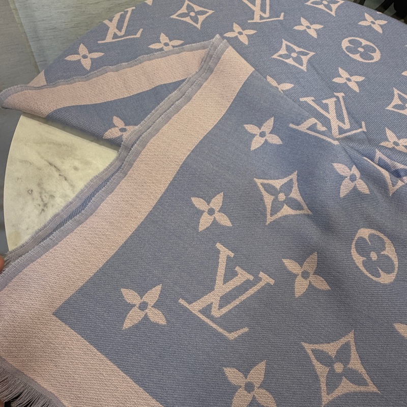 LV 淺藍粉大Logo羊毛絲質方巾M76170-2