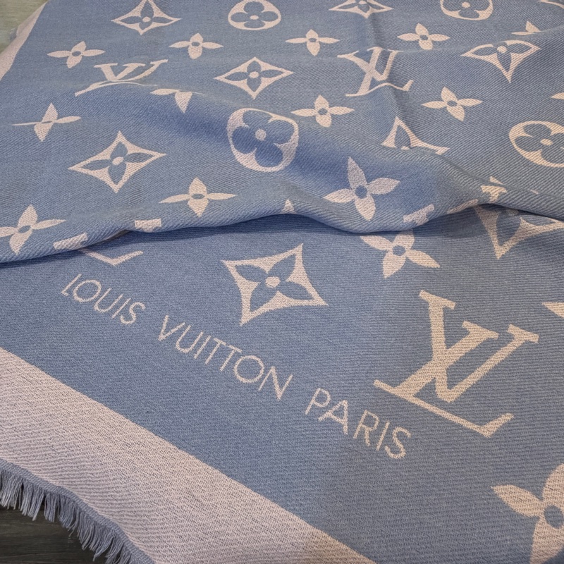 LV 淺藍粉大Logo羊毛絲質方巾M76170-5