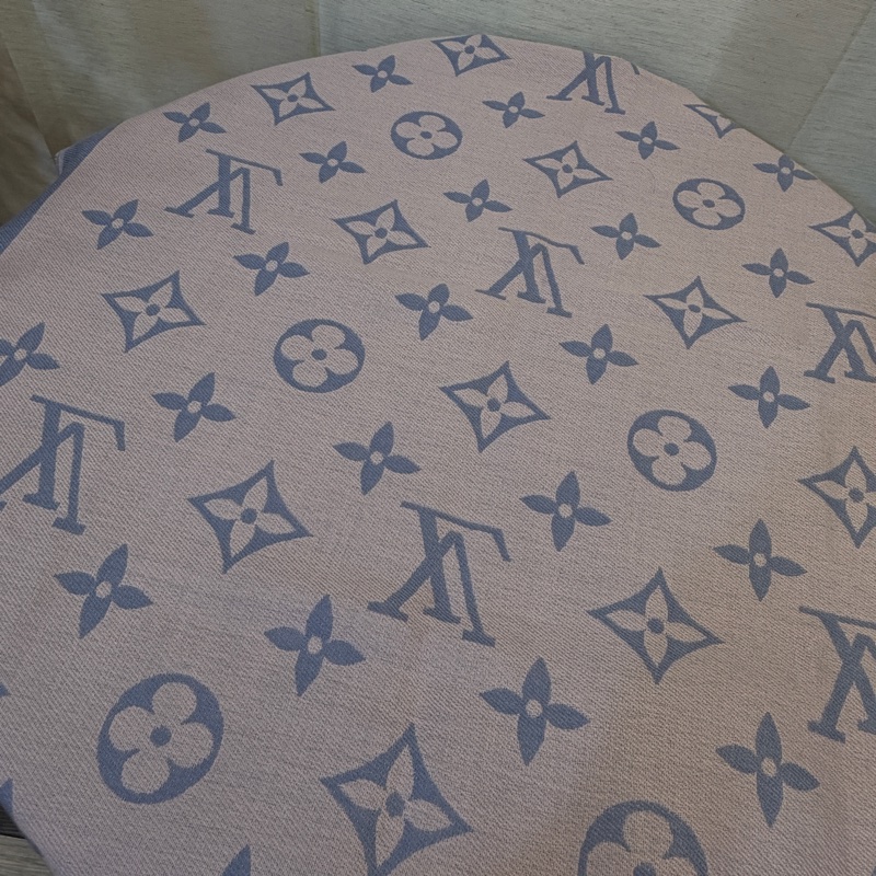 LV 淺藍粉大Logo羊毛絲質方巾M76170-7