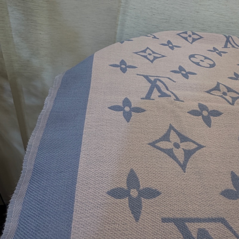 LV 淺藍粉大Logo羊毛絲質方巾M76170-8