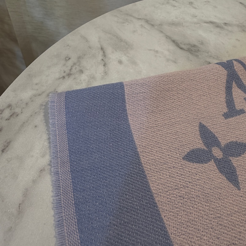 LV 淺藍粉大Logo羊毛絲質方巾M76170-10