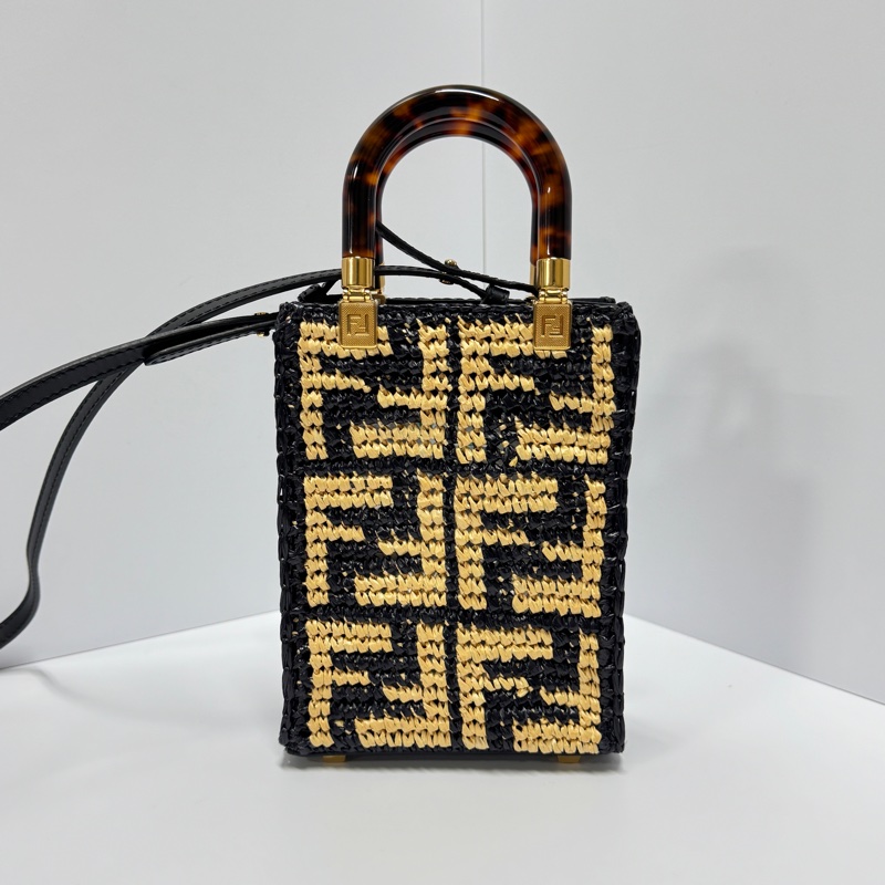 【全新品🎁】 FENDI 經典老花 手機斜背包 (專櫃63000)-8