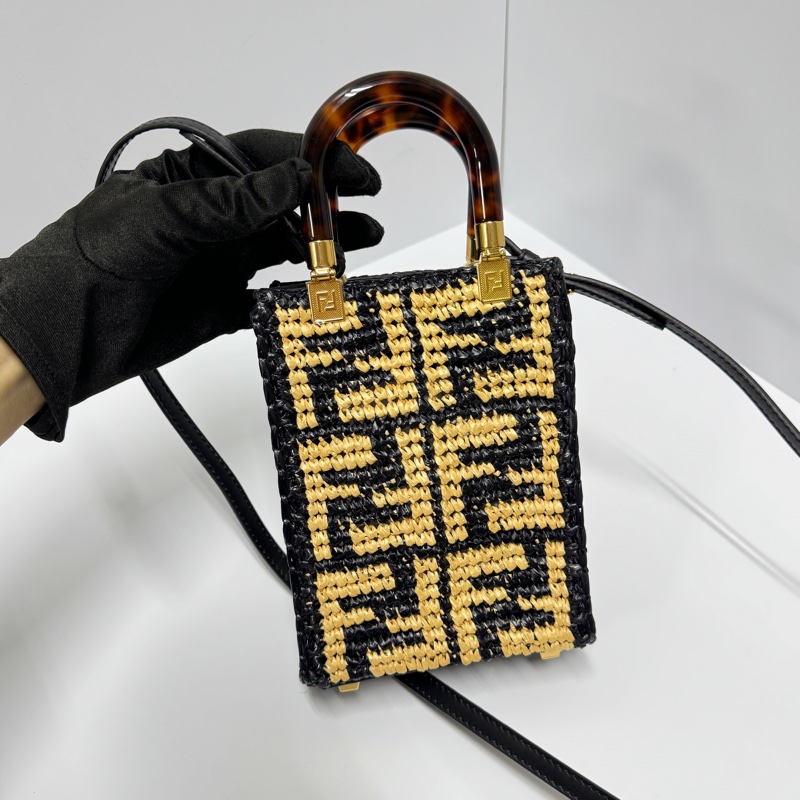 【全新品🎁】 FENDI 經典老花 手機斜背包 (專櫃63000)-12