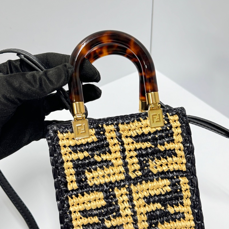 【全新品🎁】 FENDI 經典老花 手機斜背包 (專櫃63000)-13