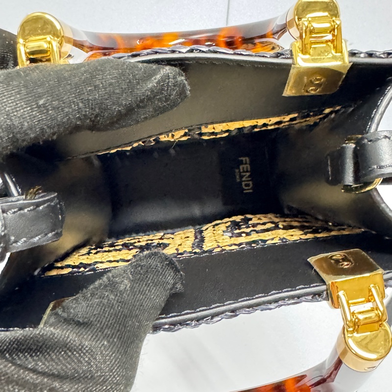 【全新品🎁】 FENDI 經典老花 手機斜背包 (專櫃63000)-15