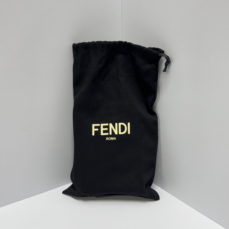【全新品🎁】 FENDI 經典老花 手機斜背包 (專櫃63000)-16