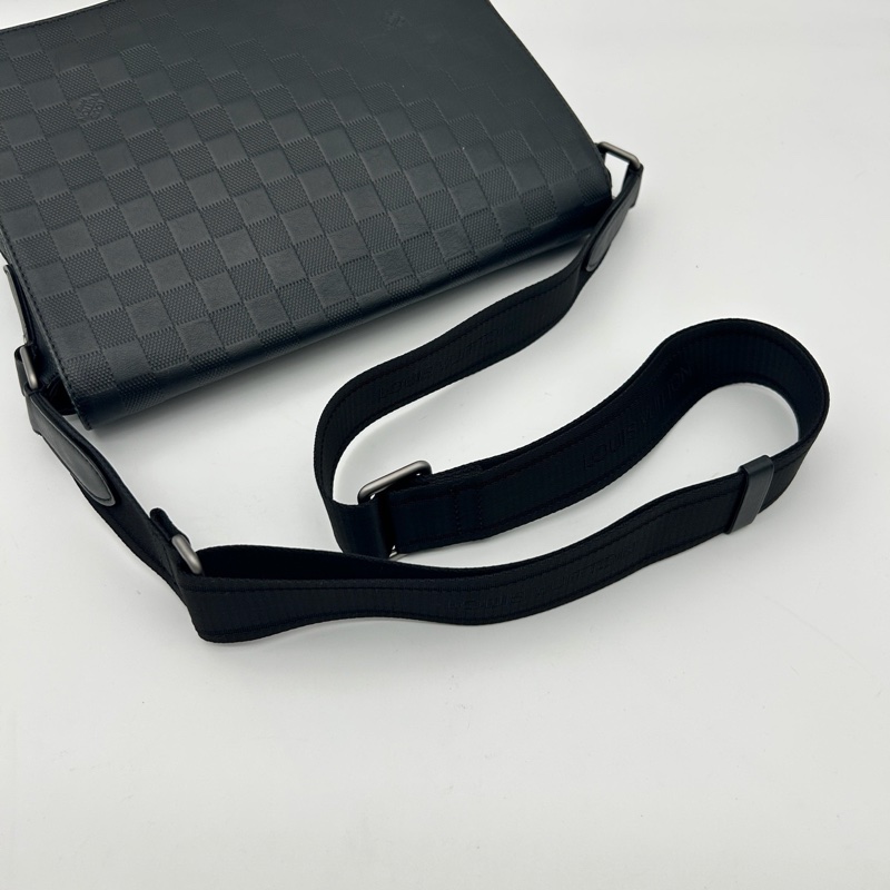 「JL精品代購」9新 Lv全皮棋盤格男士公文郵差挎包-3