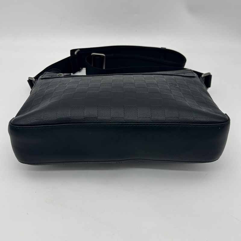 「JL精品代購」9新 Lv全皮棋盤格男士公文郵差挎包-10