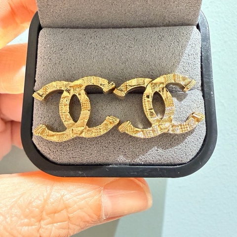 香奈兒 Chanel  雙C耳針 復古金耳針耳環 毛呢