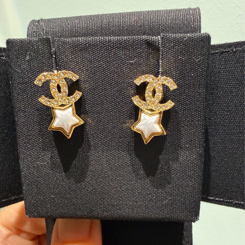 Chanel 香奈兒 水鑽星星針式耳環(金) 珍珠母貝質感耳針 雙c耳針-0