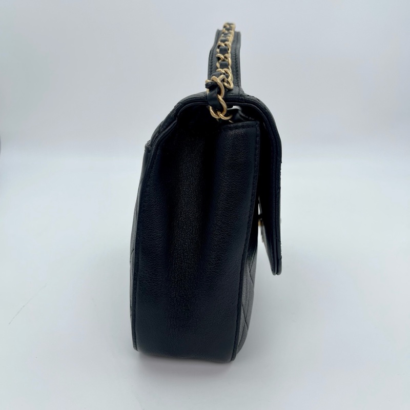 「JL精品代購」香奈兒黑金19Bag皮穿手柄handle小號2way郵差包-5