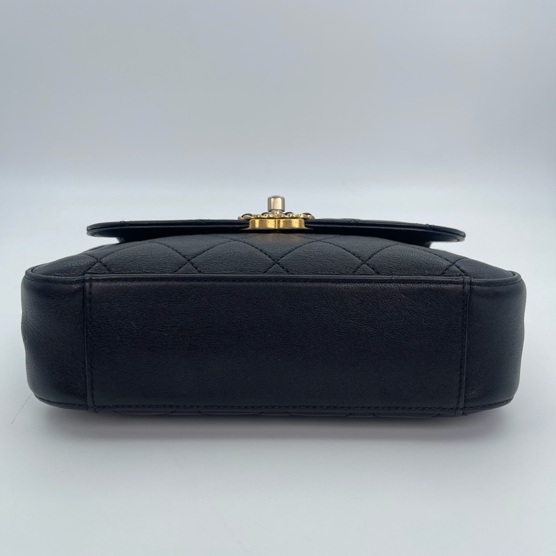 「JL精品代購」香奈兒黑金19Bag皮穿手柄handle小號2way郵差包-6