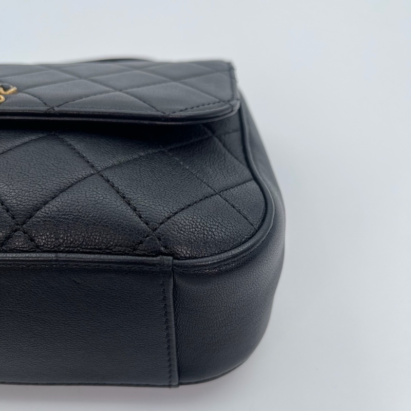 「JL精品代購」香奈兒黑金19Bag皮穿手柄handle小號2way郵差包-7