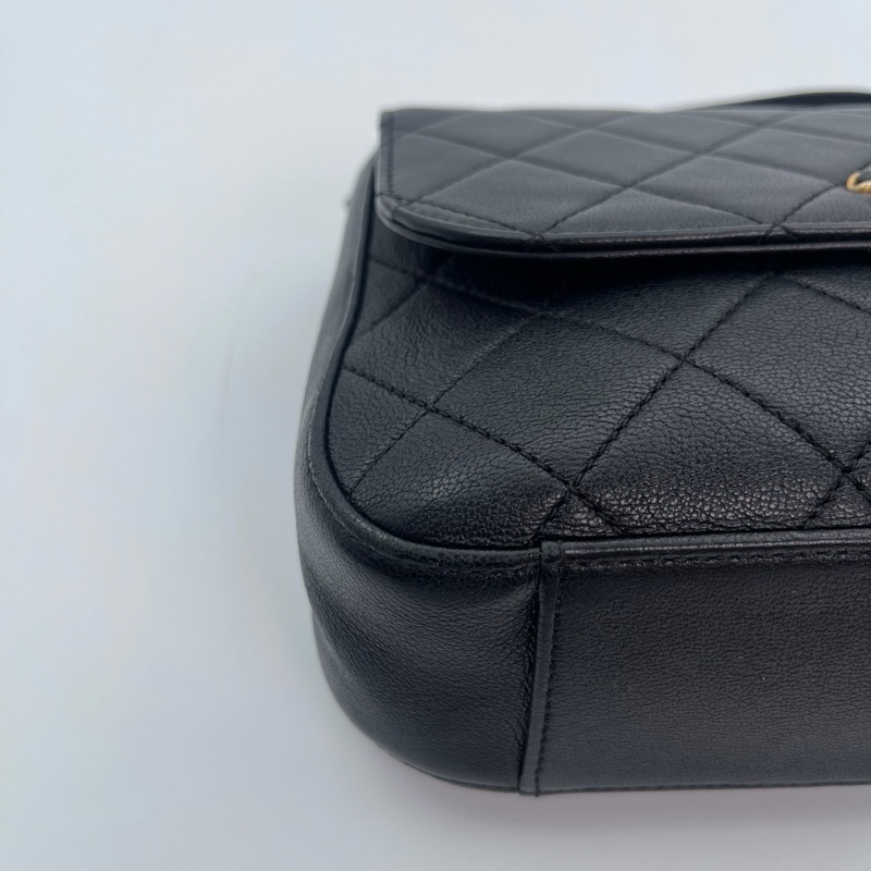 「JL精品代購」香奈兒黑金19Bag皮穿手柄handle小號2way郵差包-8