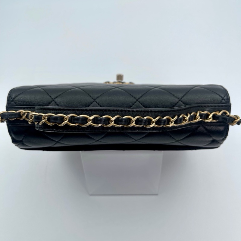 「JL精品代購」香奈兒黑金19Bag皮穿手柄handle小號2way郵差包-12