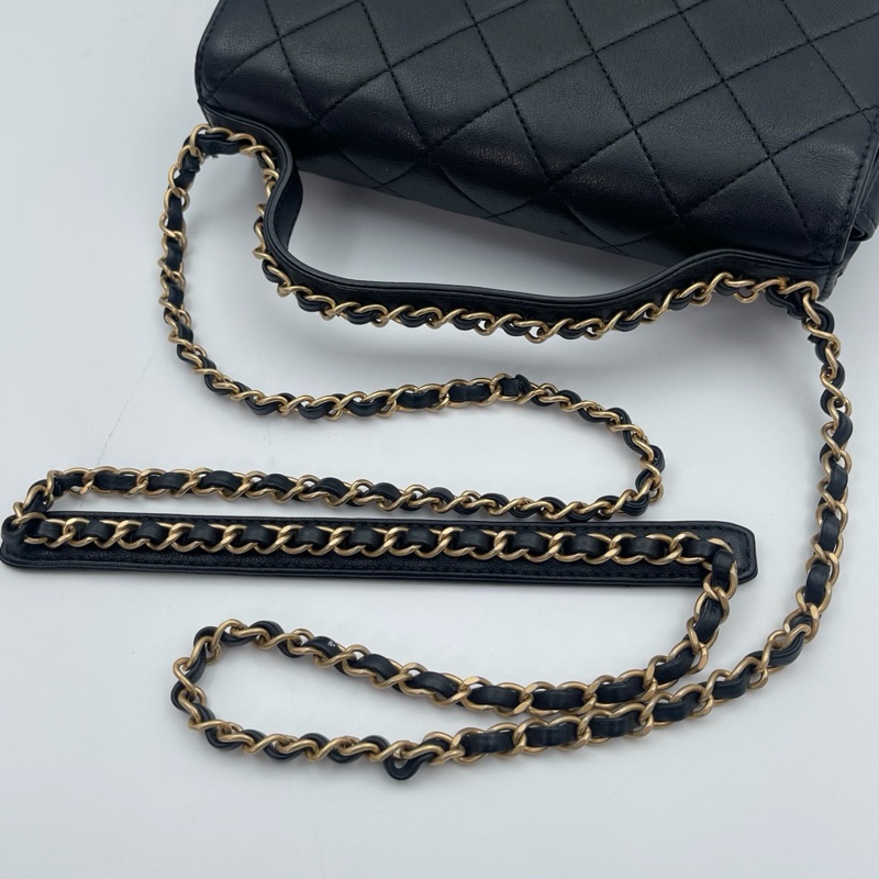 「JL精品代購」香奈兒黑金19Bag皮穿手柄handle小號2way郵差包-14