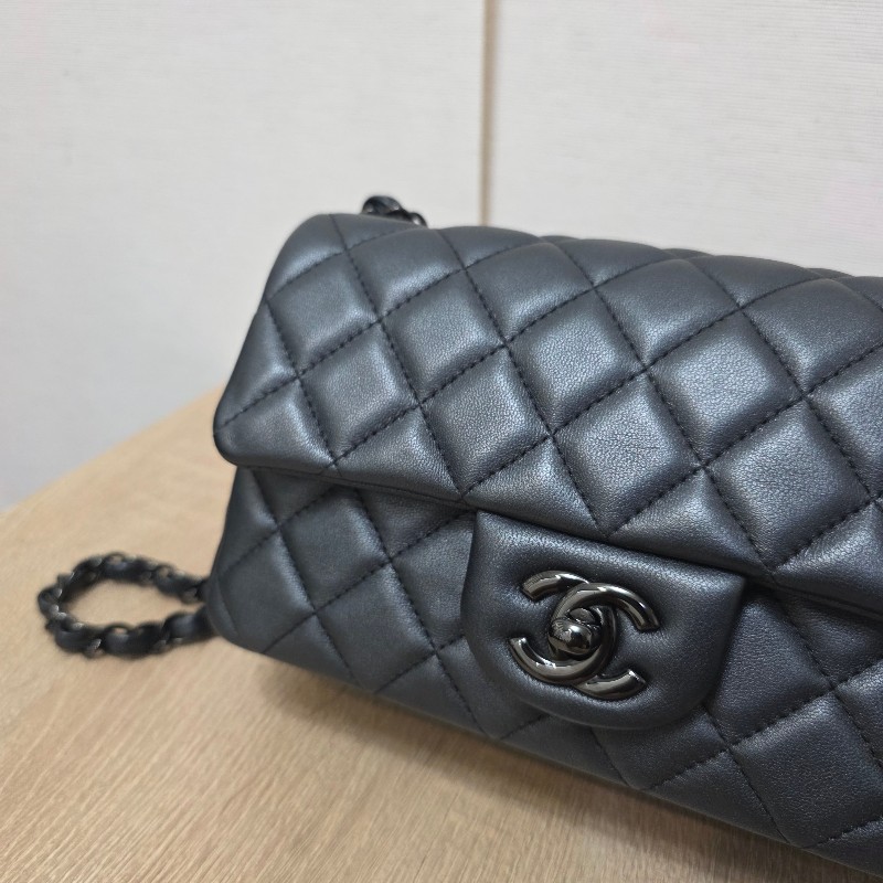 [新年優惠持續中🧧] Chanel香奈兒 銀黑羊皮菱格黑釦Mini CF20肩斜背-4