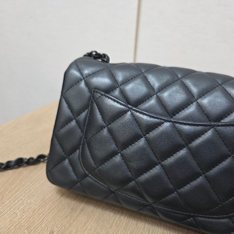 [新年優惠持續中🧧] Chanel香奈兒 銀黑羊皮菱格黑釦Mini CF20肩斜背-7