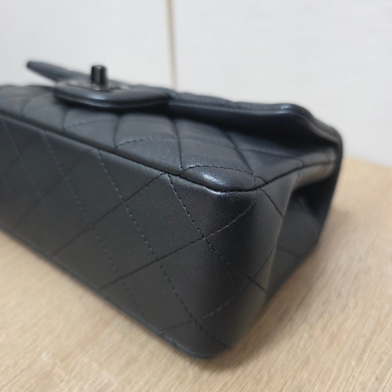 [新年優惠持續中🧧] Chanel香奈兒 銀黑羊皮菱格黑釦Mini CF20肩斜背-10