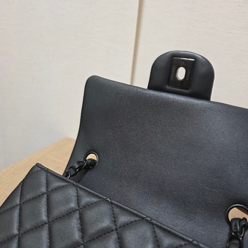 [新年優惠持續中🧧] Chanel香奈兒 銀黑羊皮菱格黑釦Mini CF20肩斜背-11