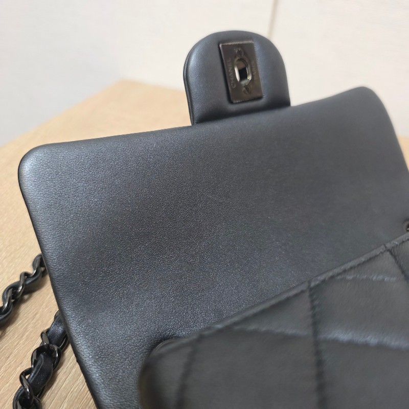 [新年優惠持續中🧧] Chanel香奈兒 銀黑羊皮菱格黑釦Mini CF20肩斜背-15